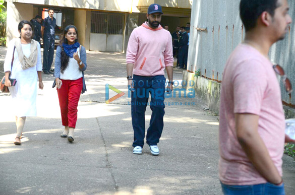 fire breaks out at la mer bandra aishwarya rai bachchan and abhishek bachchan pay a visit 3