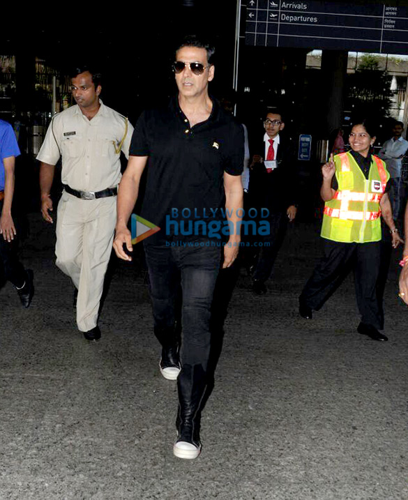 Akshay Kumar snapped at the airport Akshay Kumar snapped at the airport