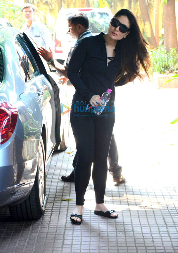 Kareena Kapoor Khan snapped outside her gym Kareena Kapoor Khan snapped outside her gym