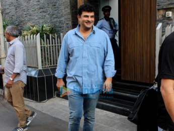 Siddhart Roy Kapur at Aamir Khan's house