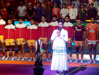 Irrfan Khan sings the National Anthem at 'VIVO Pro Kabaddi Season 5'