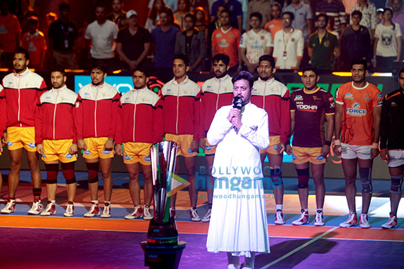 irrfan khan sings the national anthem at vivo pro kabaddi season 5 super playoffs 3