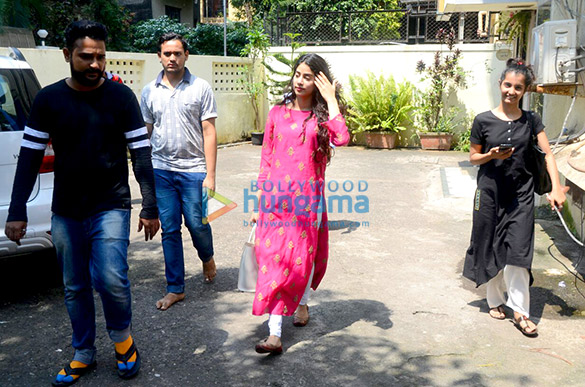 jahnavi kapoor snapped outside her dance class 3
