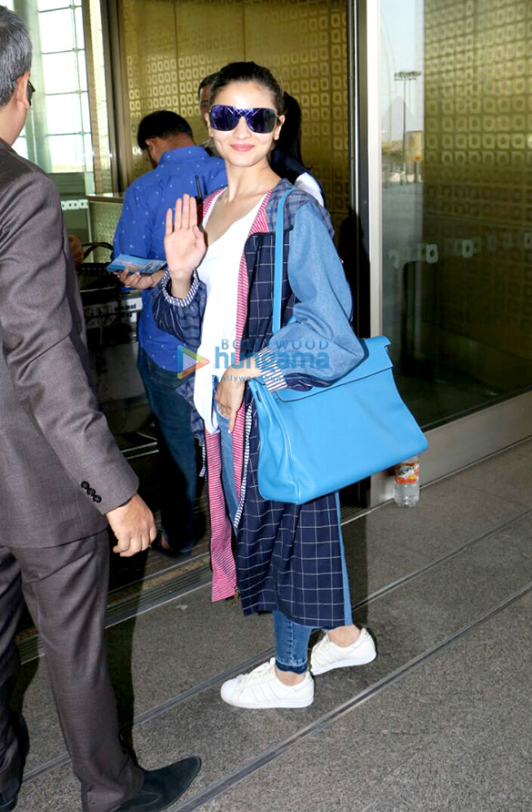 kareena kapoor khan alia bhatt and others snapped at the airport 2