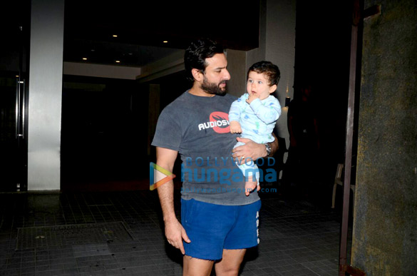 kareena kapoor khan and saif ali khan snapped arriving with baby taimur to celebrate soha ali khans birthday 1