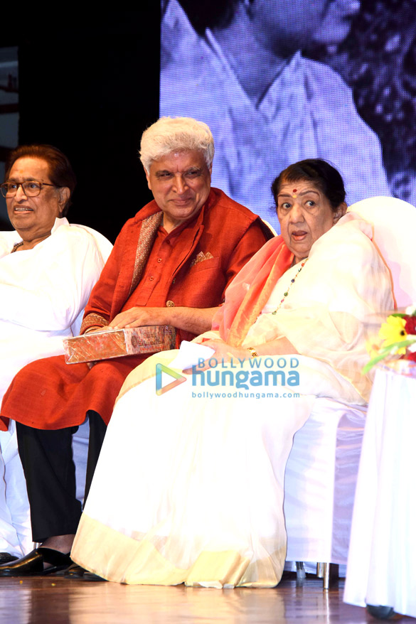 lata mangeshkar and javed akhtar grace hridaynath mangeshkar awards 2