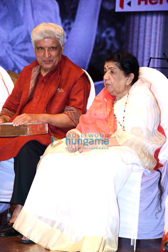 lata mangeshkar and javed akhtar grace hridaynath mangeshkar awards 6