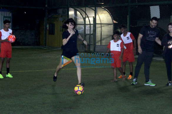 mandana karimi snapped with her football team 4