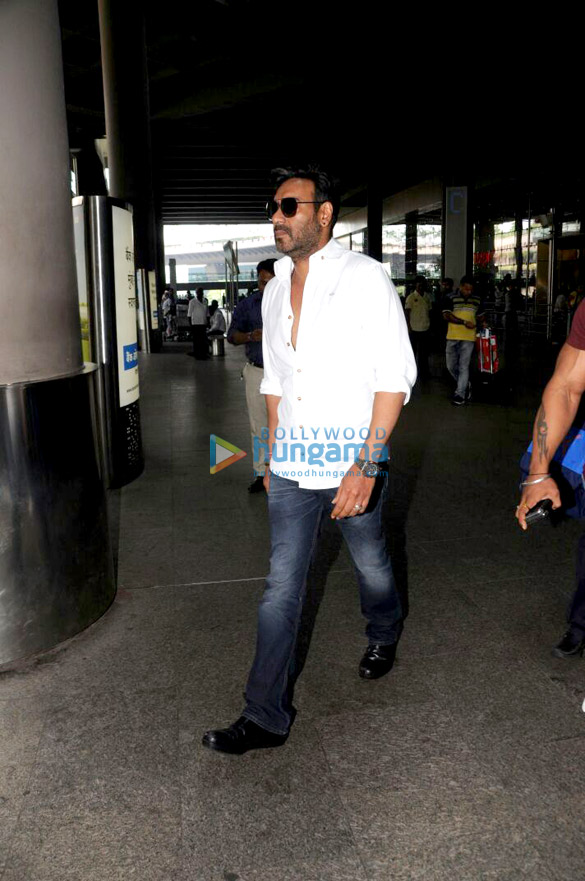 parineeti chopra arshad warsi ajay devgn airport arrive from delhi after golmaal again promotions 4
