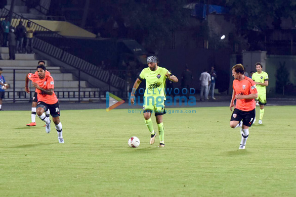 ranbir kapoor sidharth malhotra dino morea snapped playing football 5