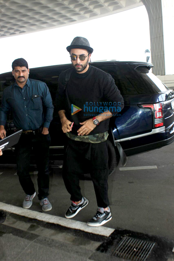 ranbir kapoor spotted at the airport 6
