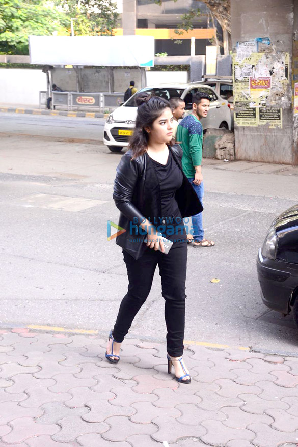 richa chadda irrfan khan and zaira wasim snapped in mumbai 06