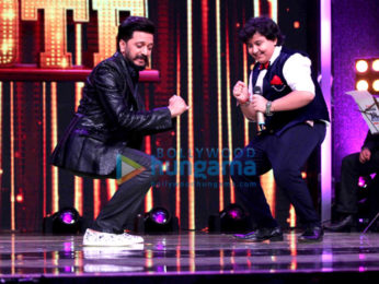 Riteish Deshmukh snapped on the sets of L'il Champs