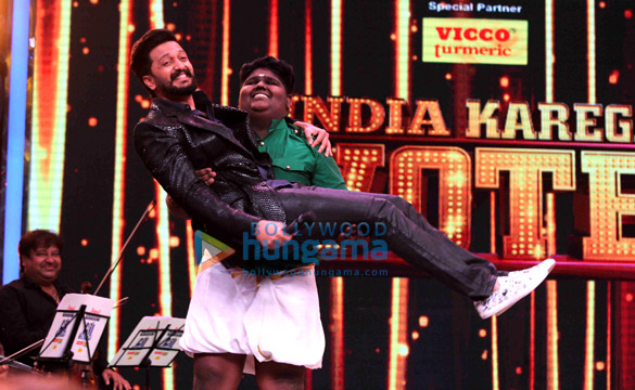 riteish deshmukh on the sets of lil champs 6