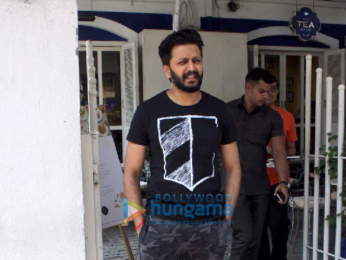 Riteish Deshmukh snapped at Taj Mahal cafe