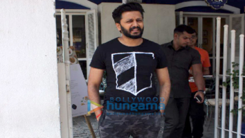 Riteish Deshmukh snapped at Taj Mahal cafe