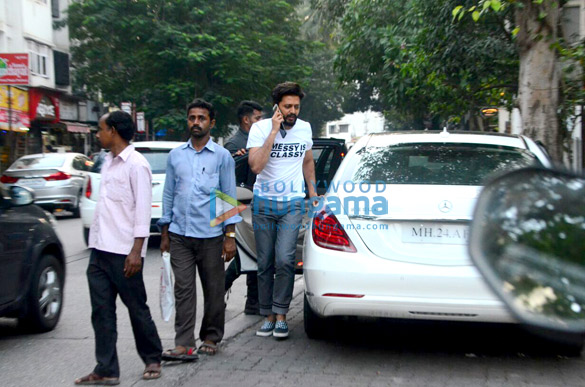 riteish deshmukh spotted at cafe coffee day in bandstand 4