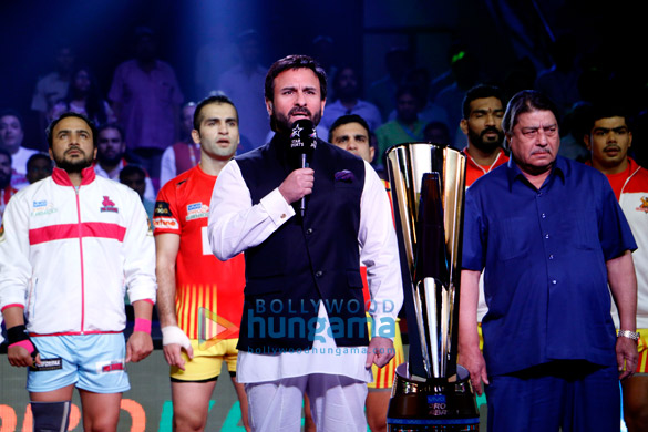 saif ali khan at pro kabaddi match 1