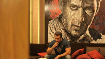Check out: Salman Khan shows off his paintings at his chalet in Bigg Boss 11 house