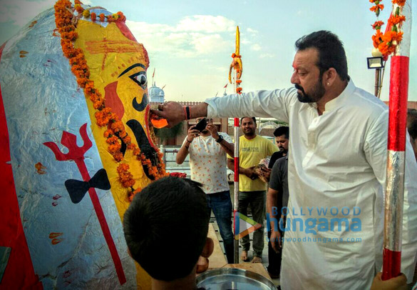 Sanjay Dutt visits a temple in Bikaner Sanjay Dutt visits a temple in Bikaner