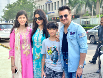 Sanjay Kapoor snapped with family for lunch
