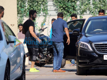 Shahid Kapoor snapped at gym