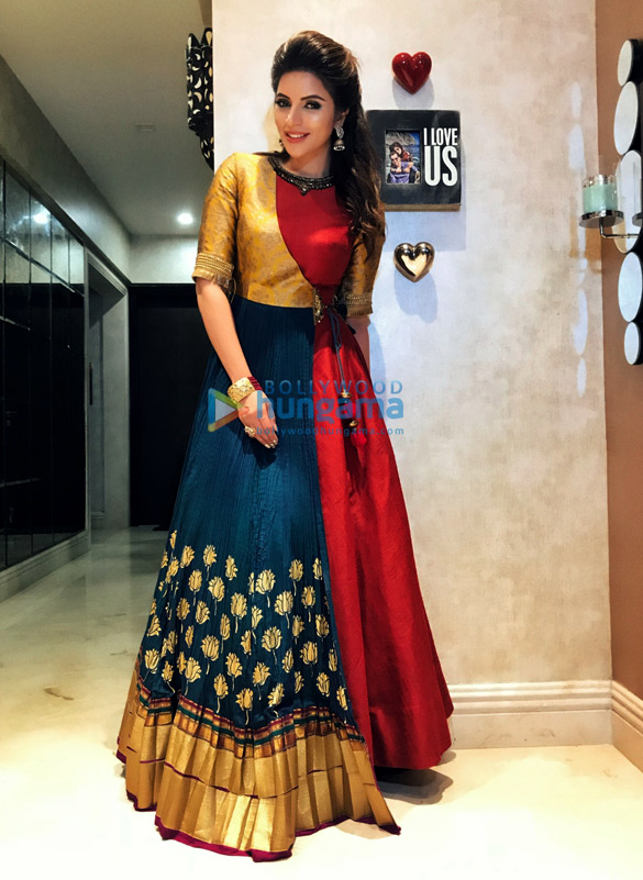 shama sikander snapped attending navratri celebrations 4