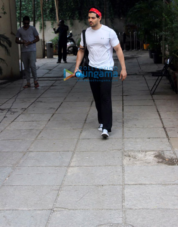 Sooraj Pancholi snapped outside Reset Gym Sooraj Pancholi snapped outside Reset Gym
