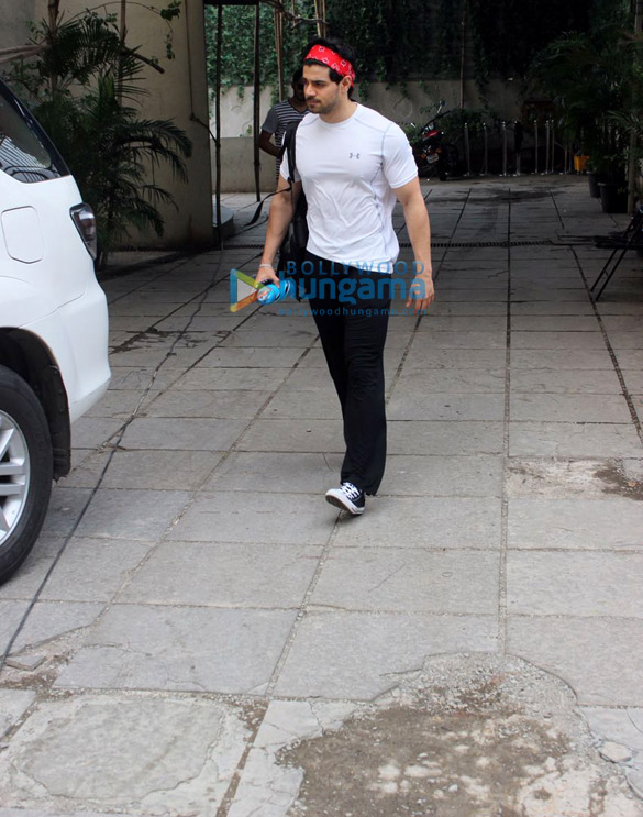 sooraj pancholi snapped outside reset gym 5