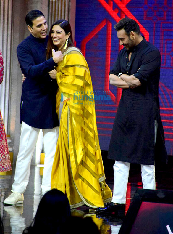Team of Golmaal Again promote their film on the sets of ‘The Great Indian Laughter Challenge’ Team of Golmaal Again promote their film on the sets of ‘The Great Indian Laughter Challenge’