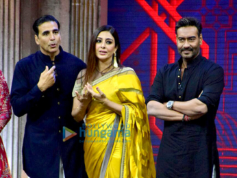 Team of Golmaal Again promote their film on the sets of 'The Great Indian Laughter Challenge'