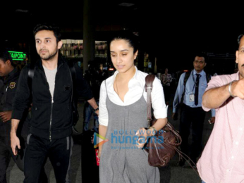 Twinkle Khanna and Manyata Dutt snapped at the airport