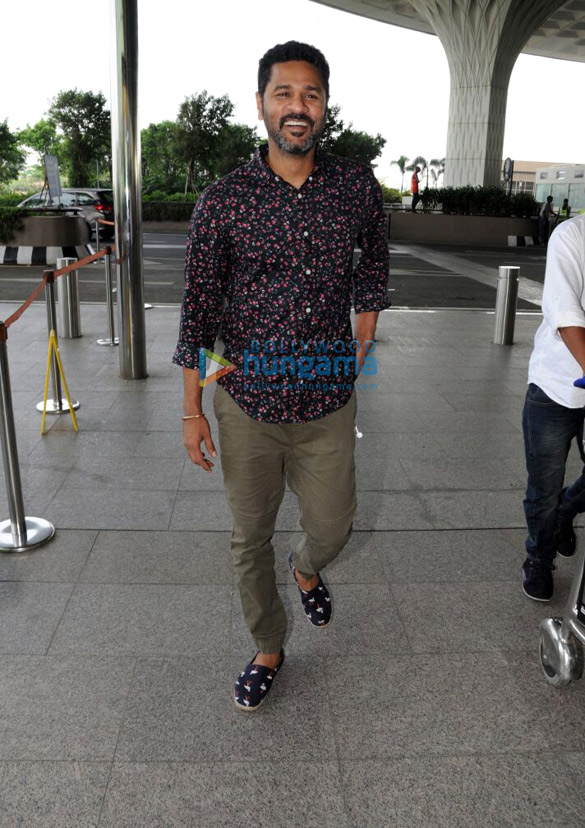 varun dhawan sushant singh rajput saif ali khan and others spotted at the airport1 6