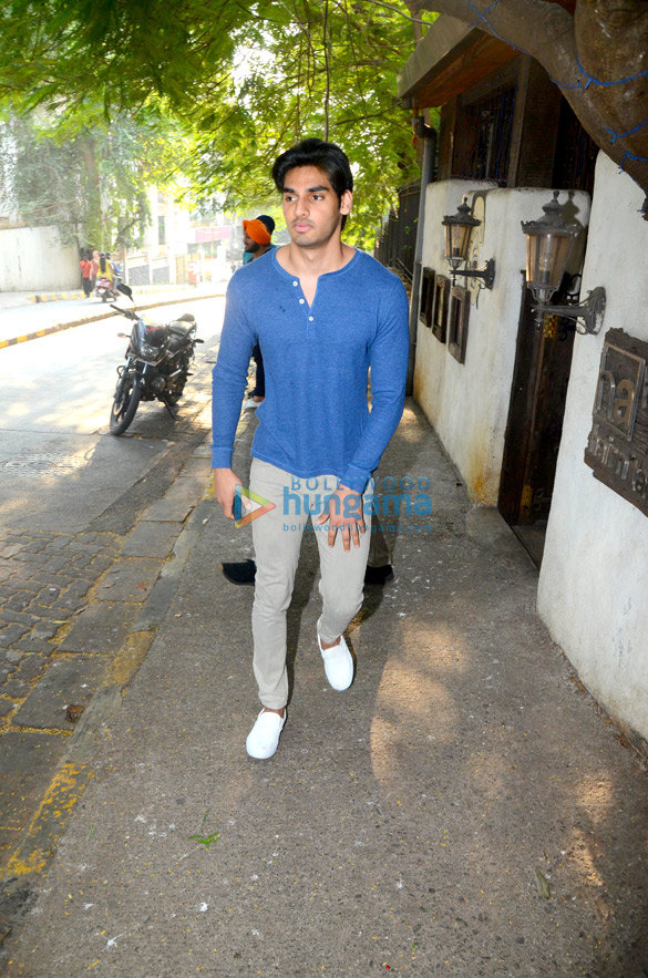 ahan shetty snapepd at hakim aalims 1