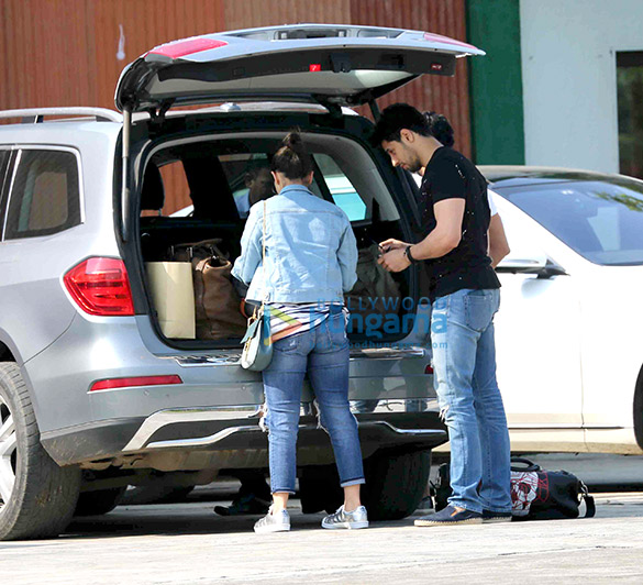 alia bhatt deepika padukone and sidharth malhotra snapped at shah rukh khans birthday party in alibaug 2
