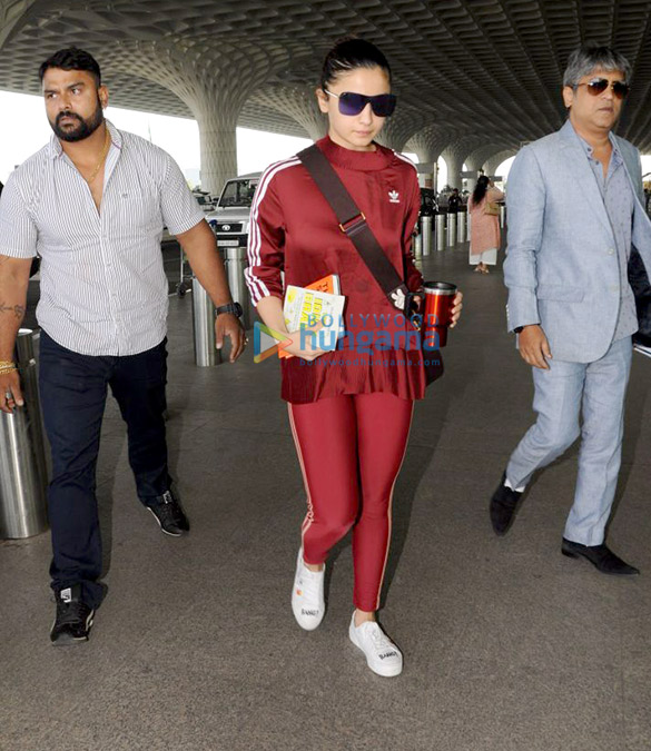 alia bhatt karan johar ekta kapoor and others snapped at the airport 6