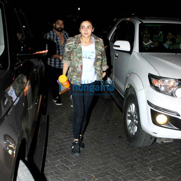 alia bhatt snapped at a dubbing studio 4