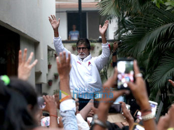 Amitabh Bachchan snapped waving his fan at Jalsa