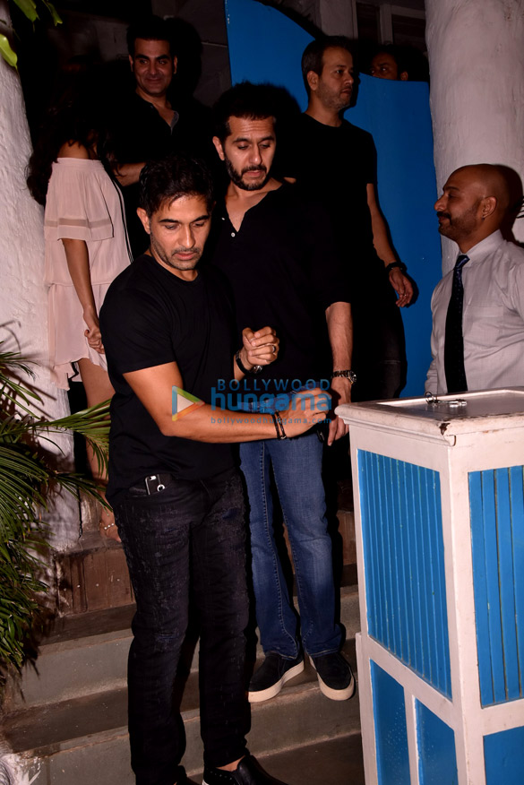 amrita arora snapped with arbaaz khan at olive for dinner 2