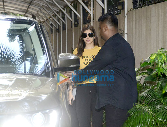 anushka sharma snapped at bblunt 1