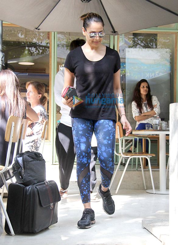 bipasha basu and karan singh grover spotted at the kitchen garden 2