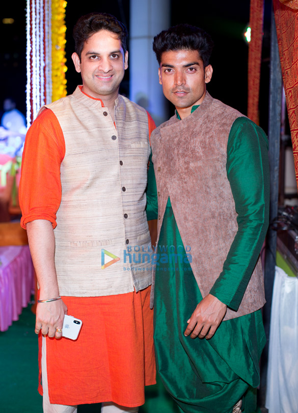 celebs attend saurabh pandey and zara barrings mehndi celebrations 10