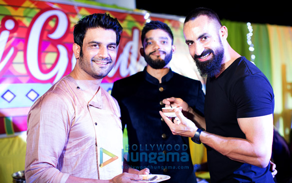 celebs attend saurabh pandey and zara barrings mehndi celebrations 9