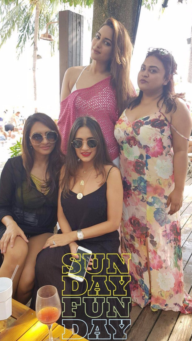 Check out Sonakshi Sinha plays volleyball with friends during her vacation in Singapore (3)