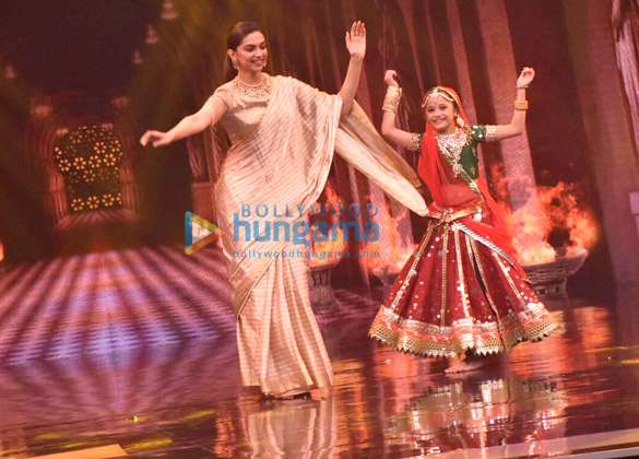 deepika padukone promotes padmavati on the sets of super dancer 1