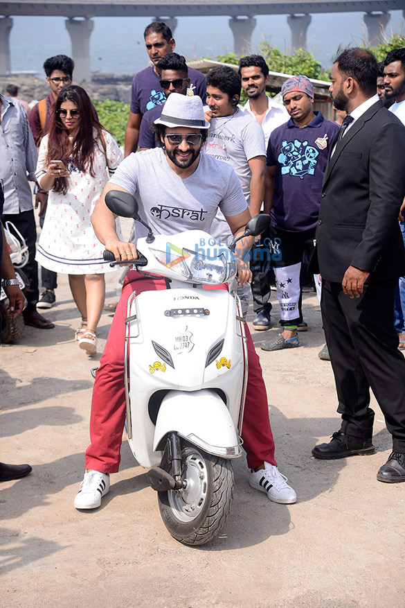 dia mirza and jackky bhagnani meets kids on childrens day at worli 4