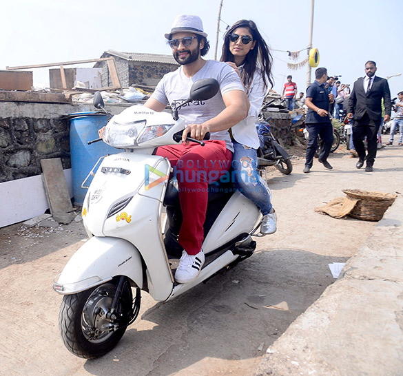dia mirza and jackky bhagnani meets kids on childrens day at worli 6