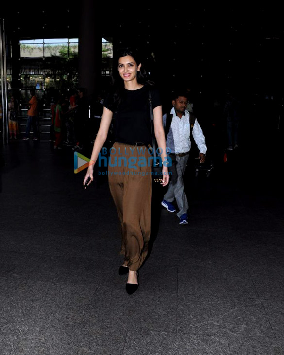 Diana Penty, Gauahar Khan and Karishma Tanna snapped at the airport Diana Penty, Gauahar Khan and Karishma Tanna snapped at the airport