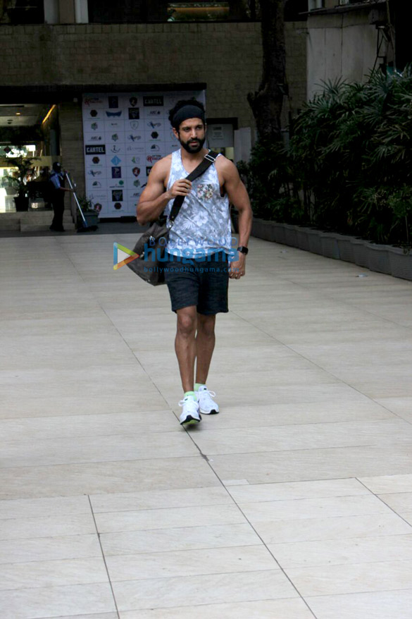 farhan akhtar snapped at the otters club 5