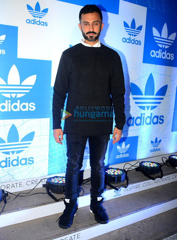 Trolls Make Fun Of Anand Ahuja For Wearing Sports Shoes On His Wedding  Reception. - Filmibeat